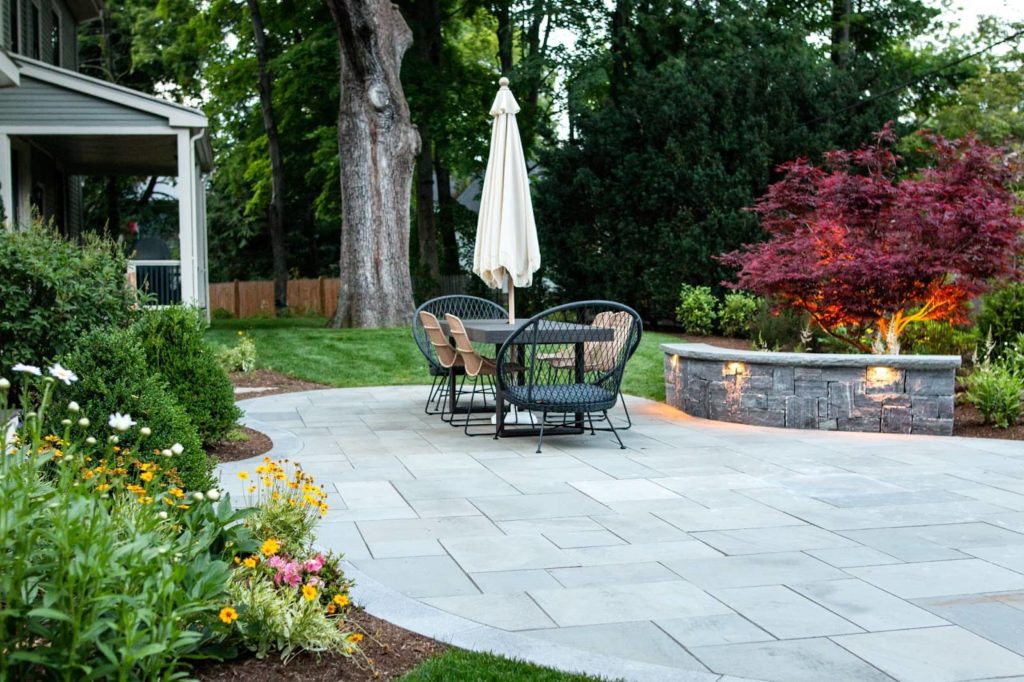 The right backyard landscape design includes the perfect mix of hardscaping and adding the right plantings to accentuate your patio.